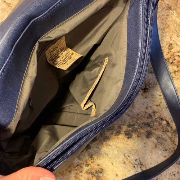 Navy leather crossbody bag - Picture 4 of 8